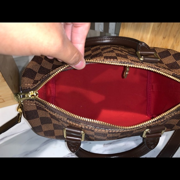 Louis Vuitton - Picture 2 of 8